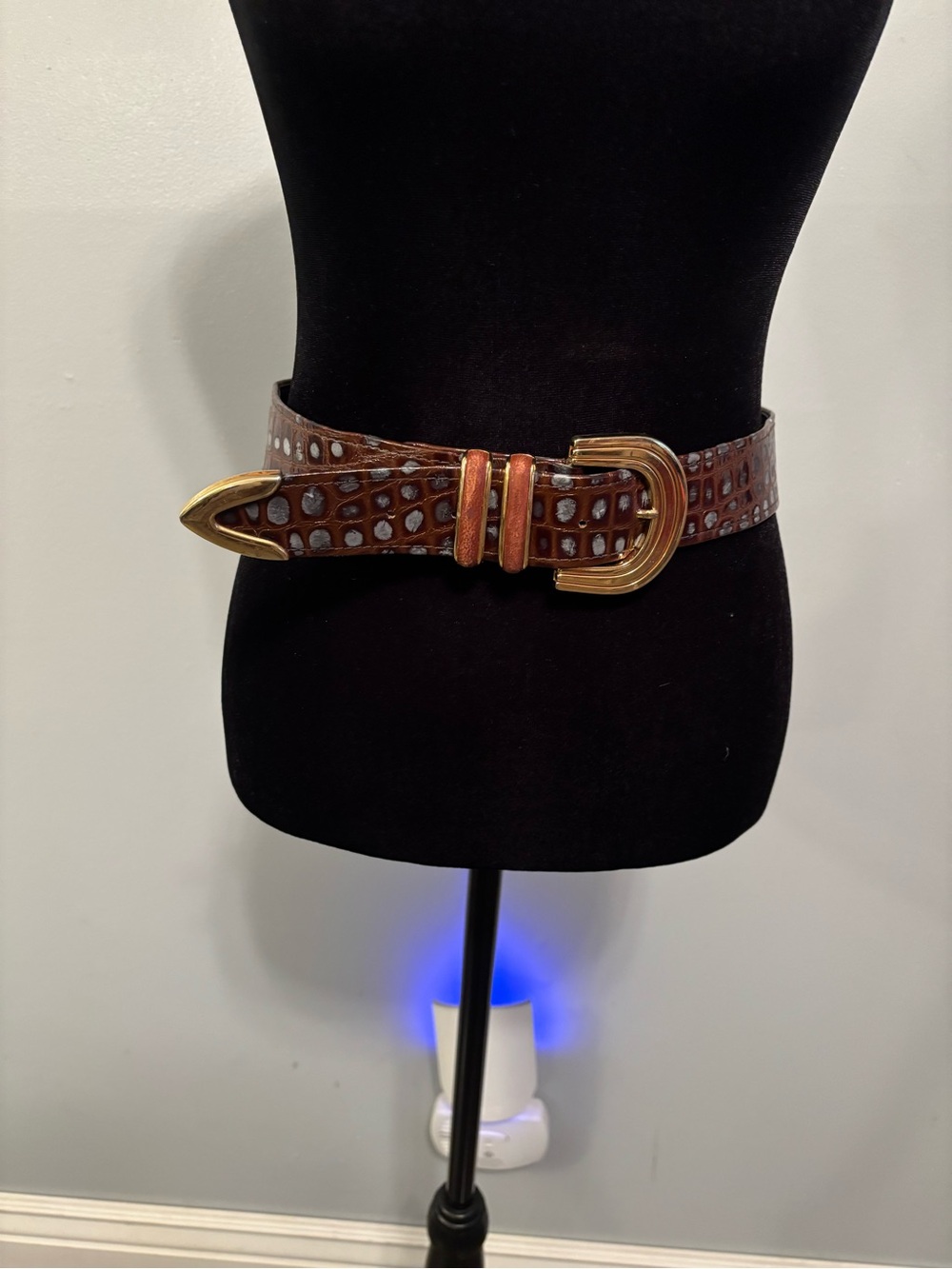 Cache St . Maarten Vintage Brown Croc-Embossed Belt with Gold-Tone Buckle